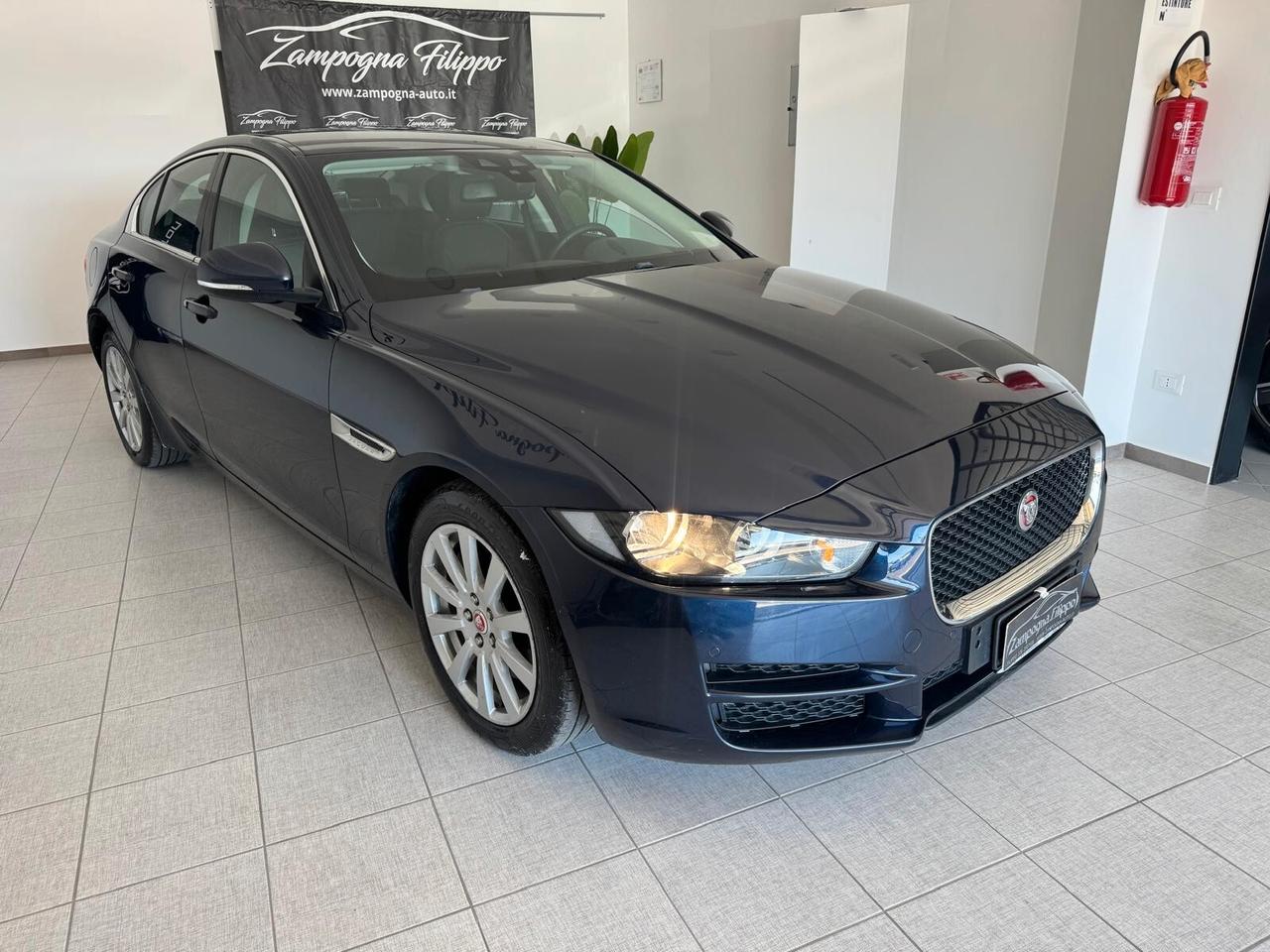 Jaguar XE 2.0 D 180 CV automatica