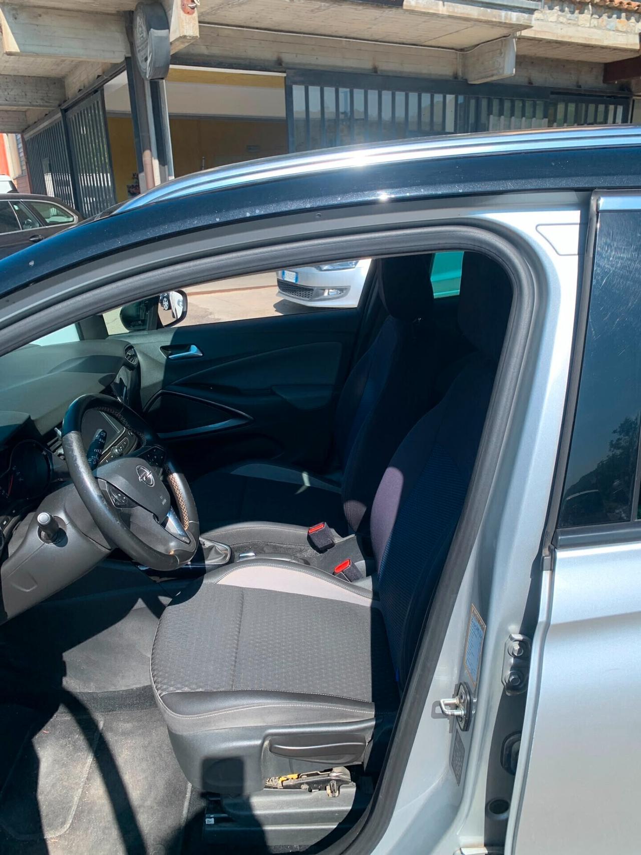 Opel crosland innovation full optional-benzina 1200 cc-solo 63000 km-unico proprietario-tagliandato completamente-suv spazioso e economico