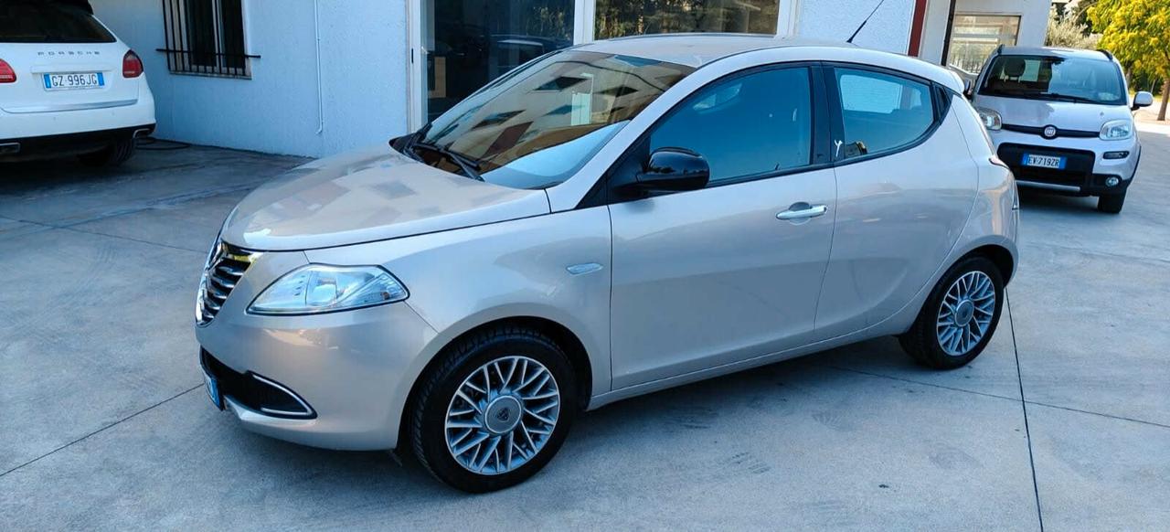 Lancia Ypsilon 1.2 69 CV 5 porte S&S Gold