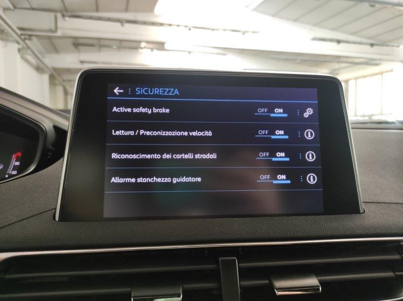 PEUGEOT 3008 2ª serie - 3008 PureTech Turbo 130 S&S EAT8 Active Pack