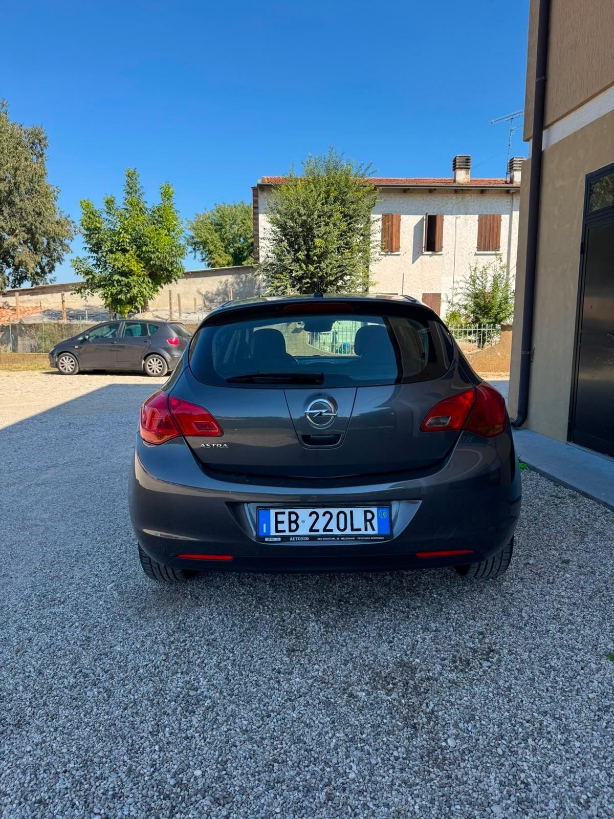 Opel Astra 1.4 100CV 5 porte Elective