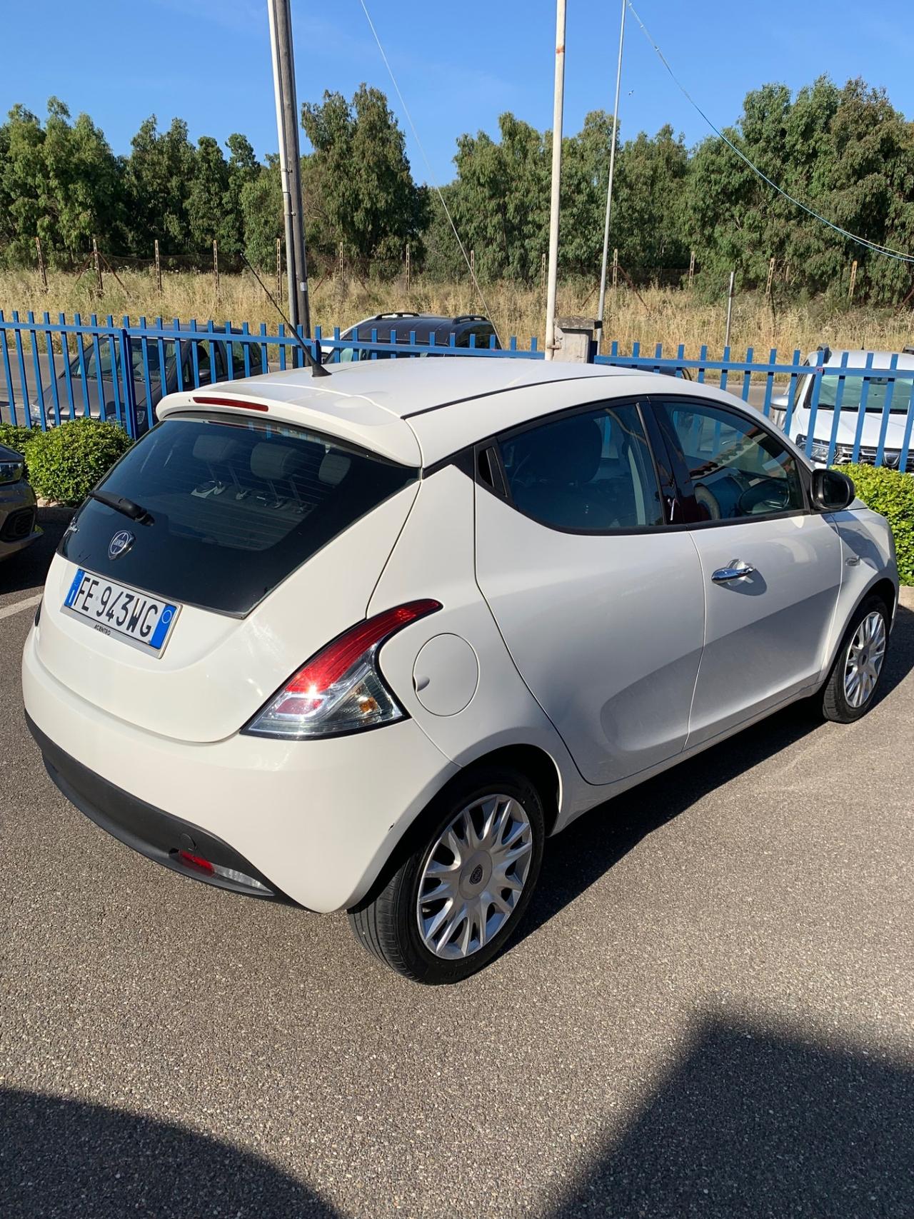 Lancia Ypsilon 1.2 69 CV 5 porte Gold