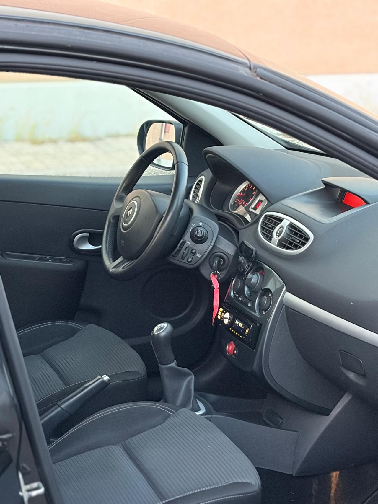 Renault Clio 1.2GPL SCD 2034 km 195000 euro5