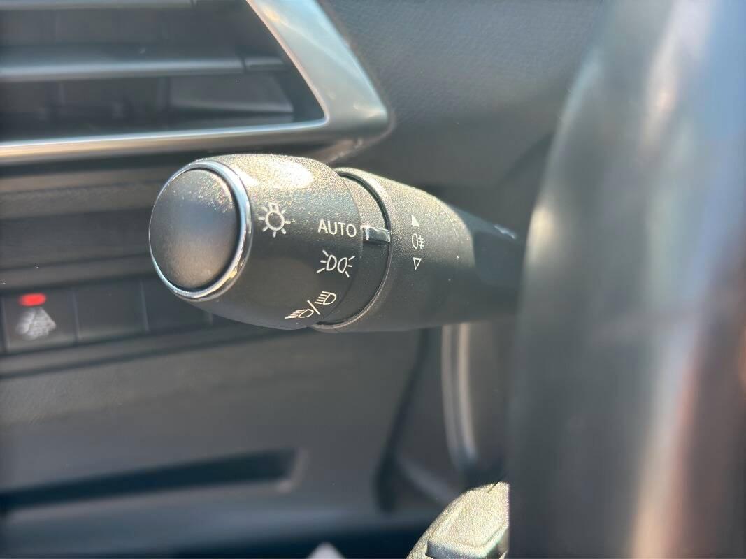 Peugeot 3008 II 1.5 bluehdi Allure Pack 130cv AUTOMATICA e CarPlay