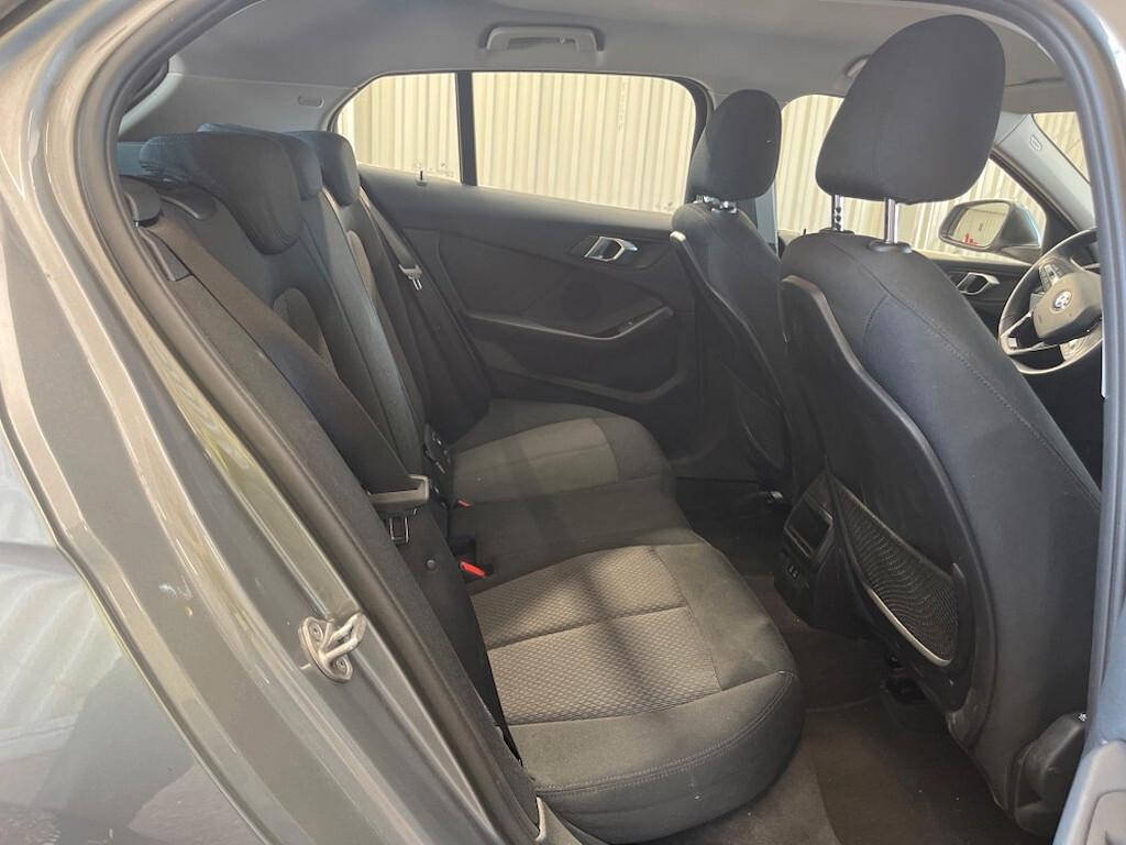 BMW 118i 136CV STEPTRONIC BUSINESS DESIGN ( FARI LED - BMW DIGITAL COCKPIT - CRUISE - NAVI - MIRROR - PARK ASSISTANT - TELECAMERA POST. - CERCHI 17 )