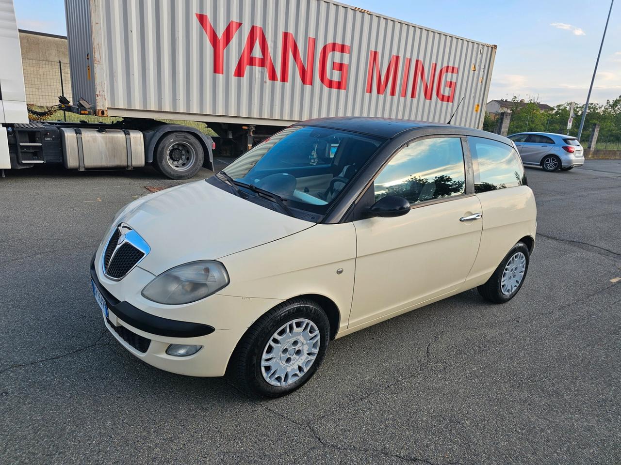 Lancia Ypsilon 1.2 16V Oro
