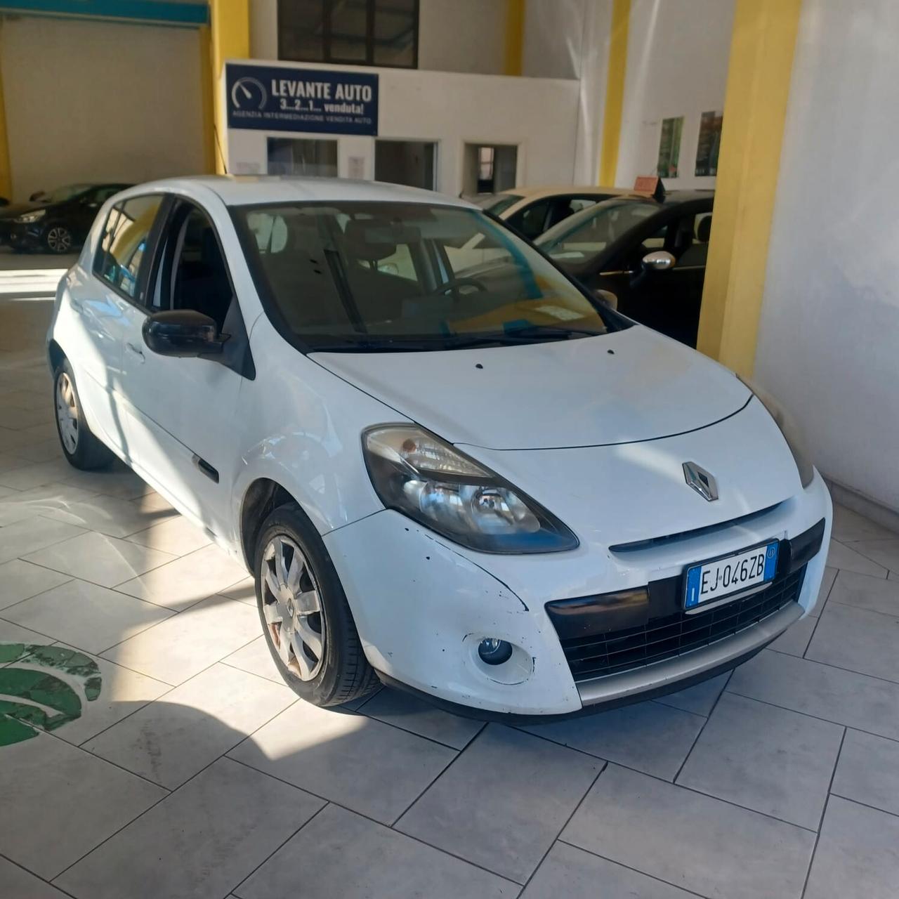 NEOPATENTATI CLIO 1.2 AFFIDABILE GARANZIA 12 MESI