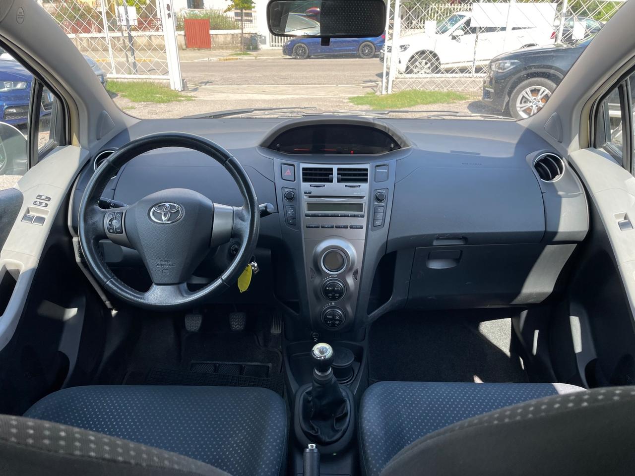 Toyota Yaris 1.0 5 porte