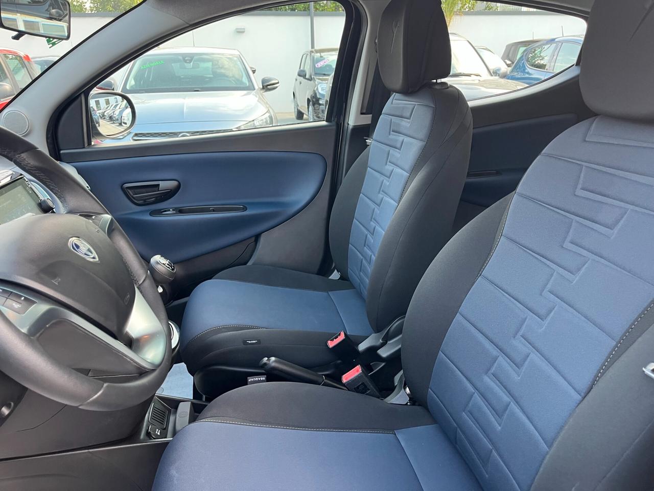 Lancia Ypsilon 1.0 FireFly 5 porte S&S Hybrid Platino