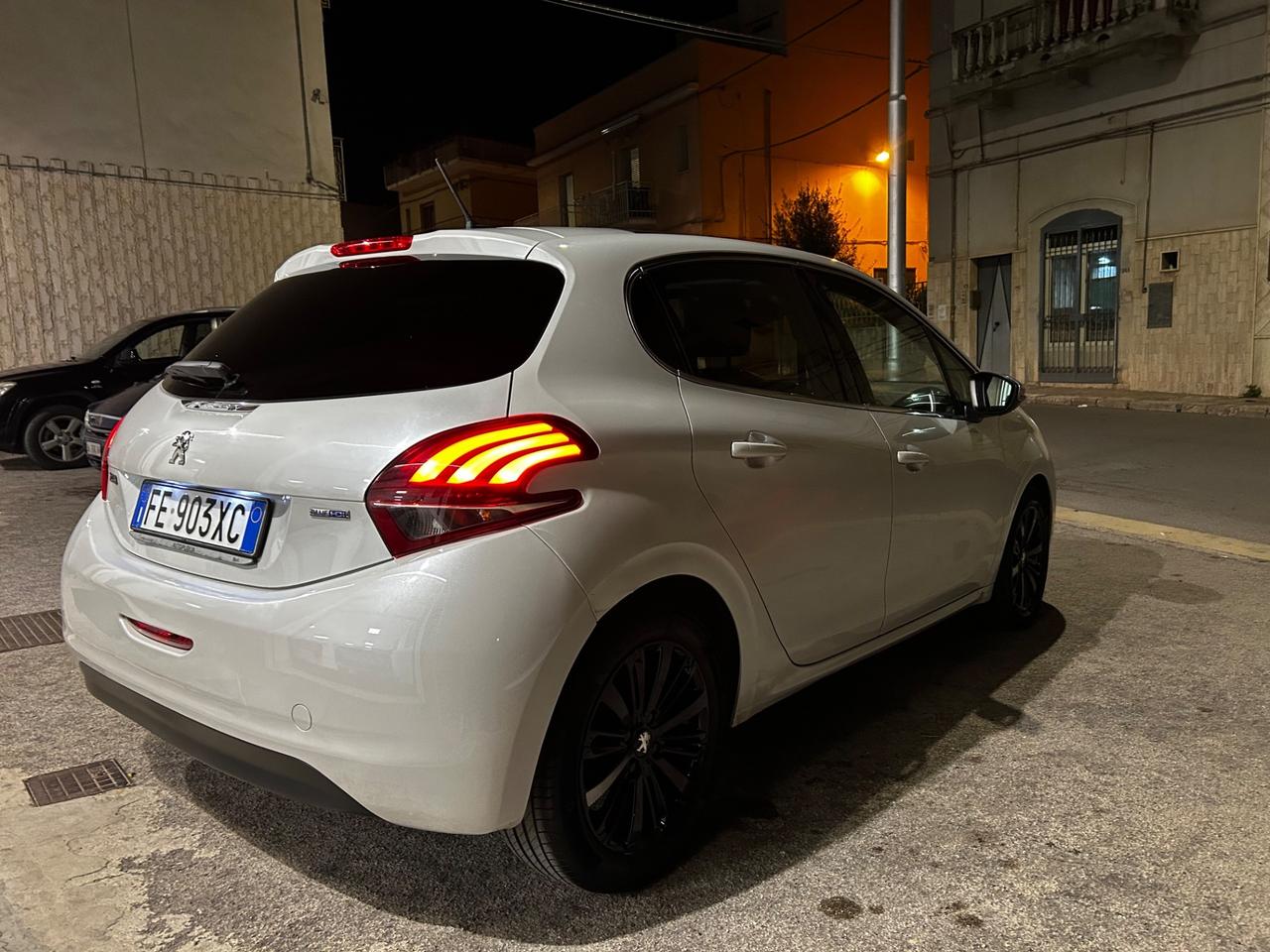Peugeot 208 BlueHDi 75 5 porte Allure Tetto Panoramico