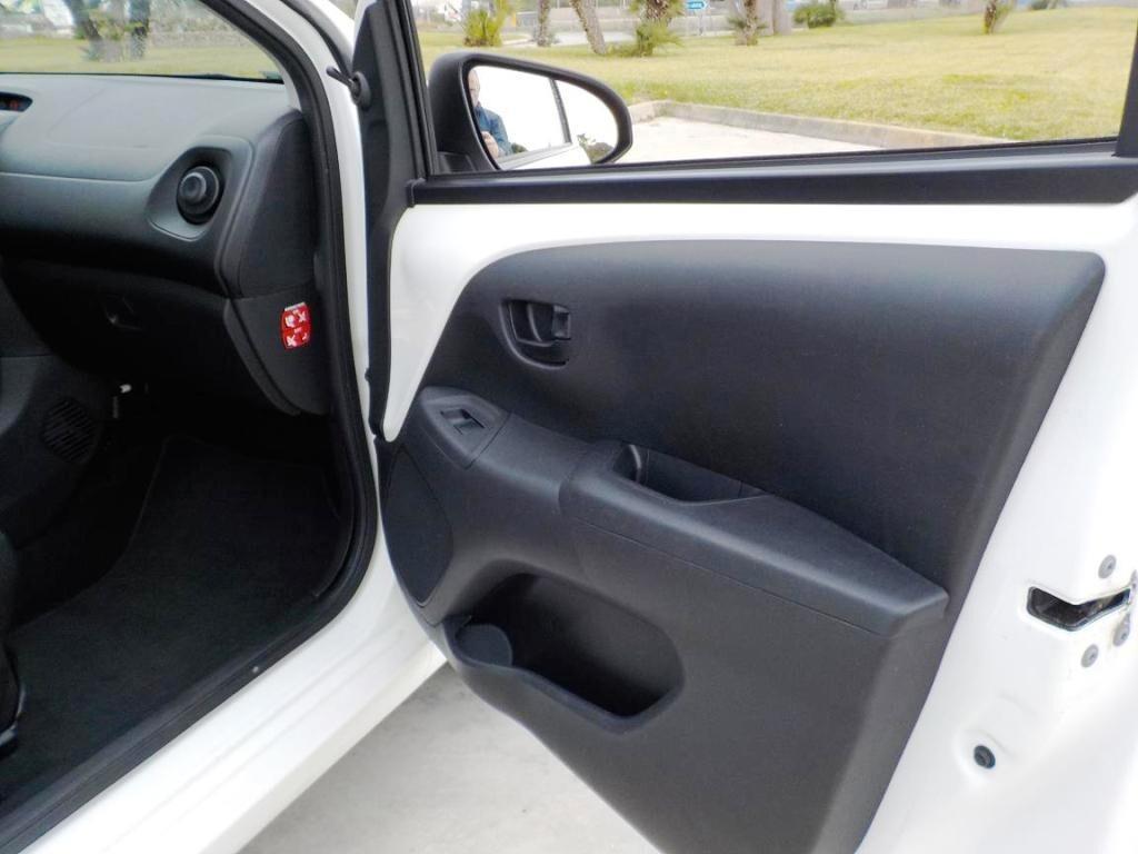 Toyota Aygo Connect 1.0 VVT-i 72 CV 5 porte x-play