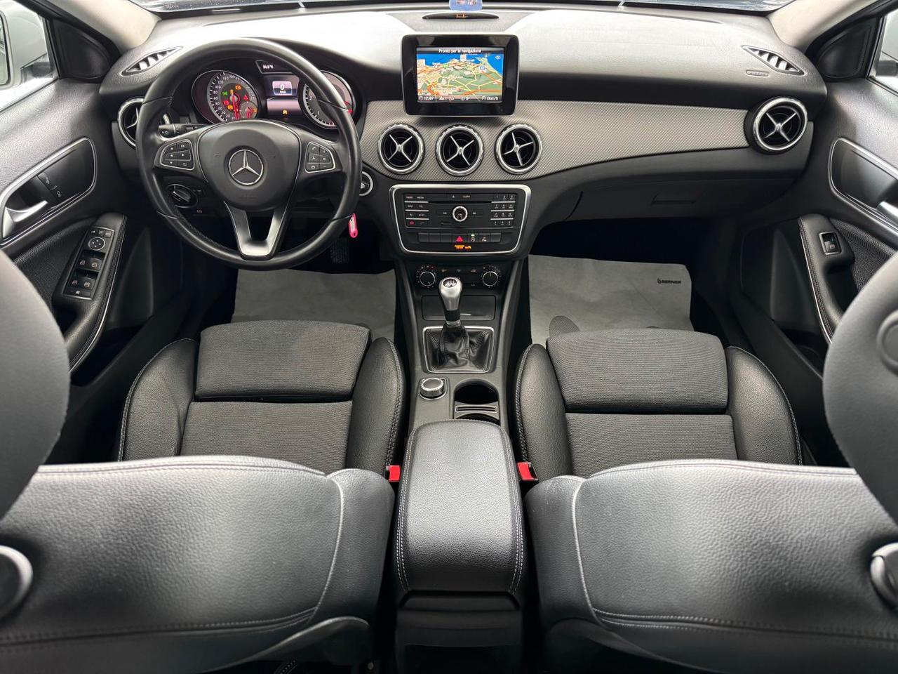 Mercedes-Benz GLA 200 d Sport Navi Pelle Pdc Retrocamera Uniprop