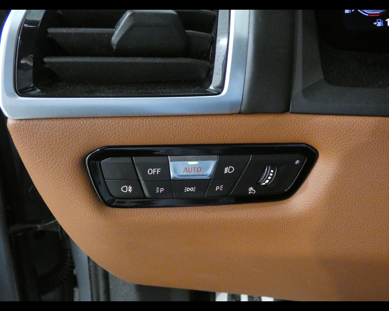 BMW Serie 8 (G15/F92) - 840i xDrive Coupé