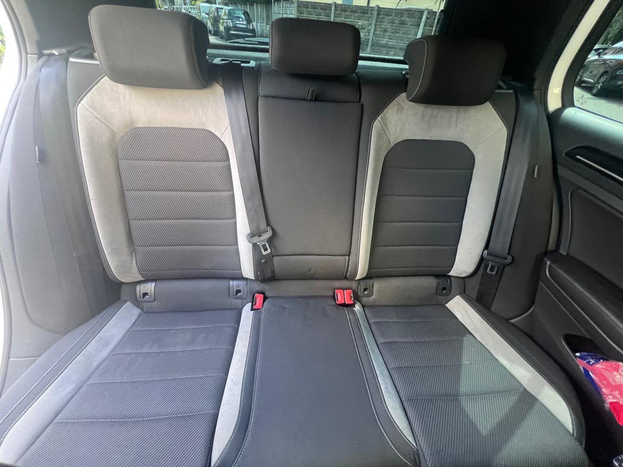 Volkswagen Golf 2.0 TSI R #10432