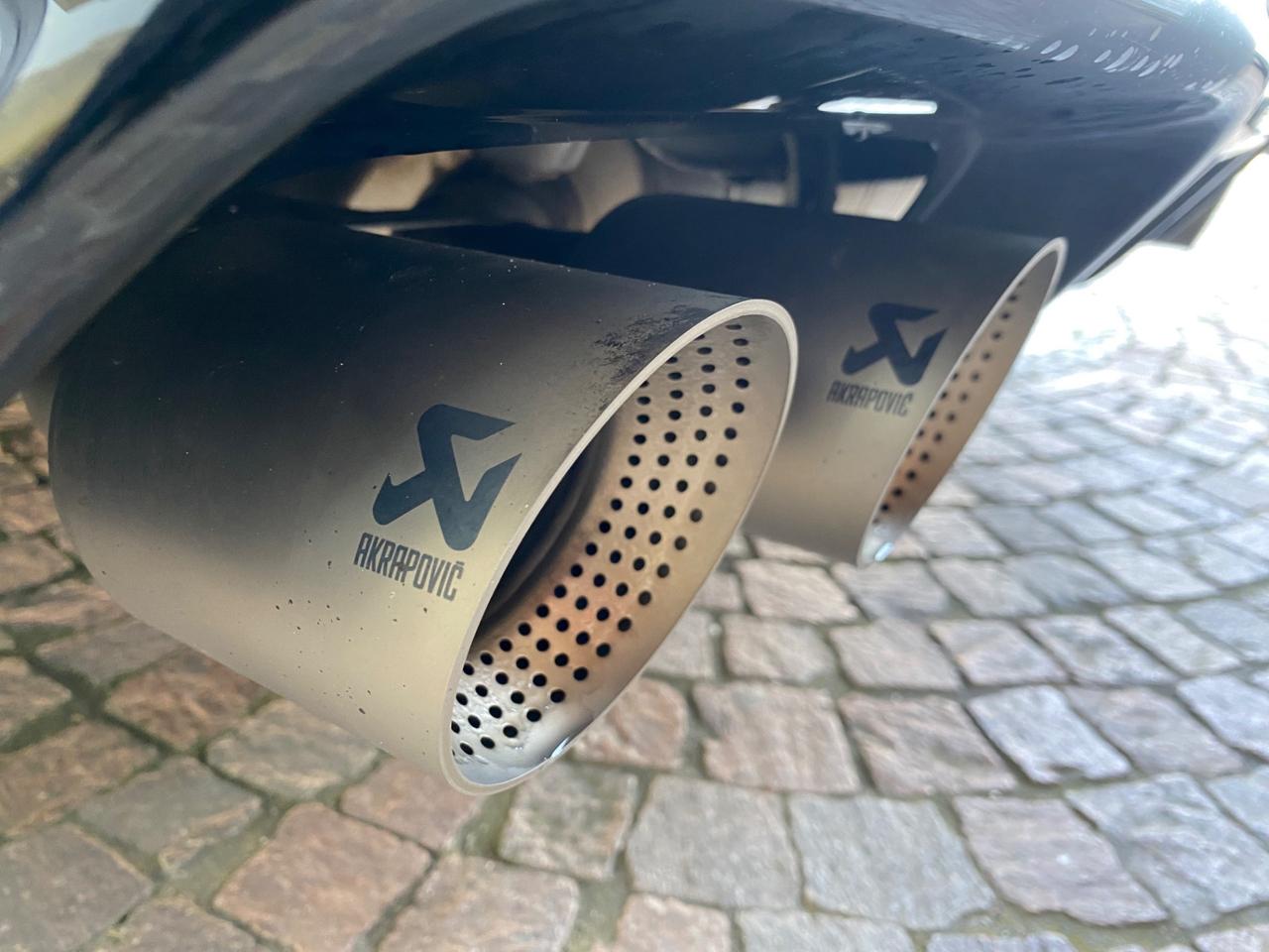 Volkswagen Golf 2.0 TSI DSG 4Motion R AKRAPOVIC PERFORMANCE PACK