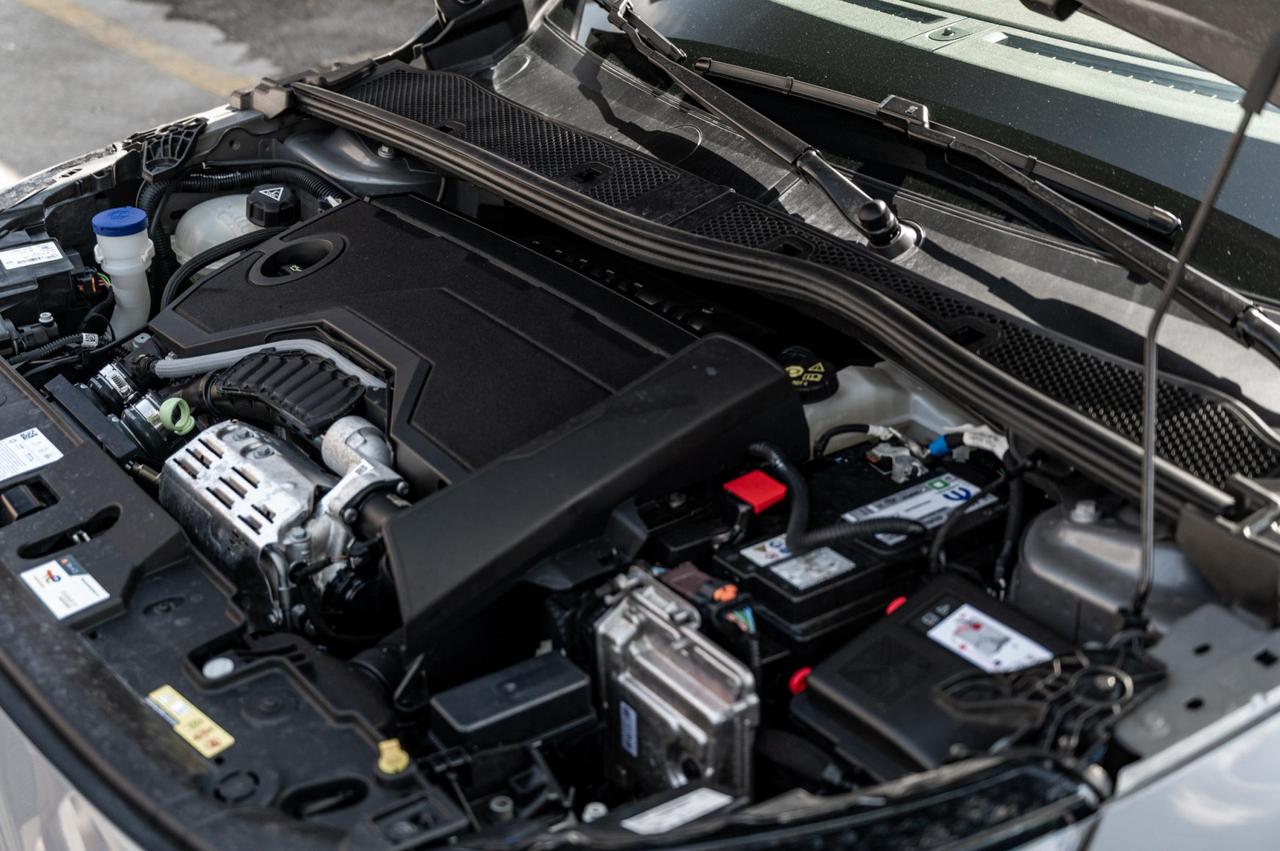 Peugeot 208 1.2 hybrid Allure 110cv e-dcs 6