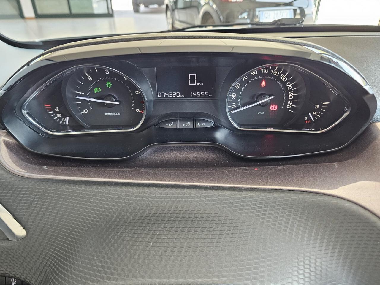 Peugeot 2008 1.4 HDi 68CV Active + GANCIO TRAINO
