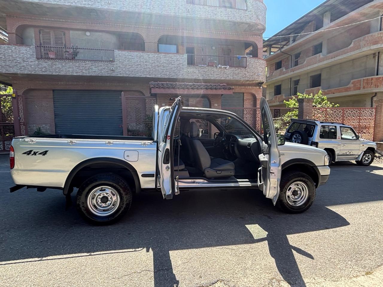 Ford Ranger 2.5 TDI (109CV) 4p. Super Cab Pick-up XL