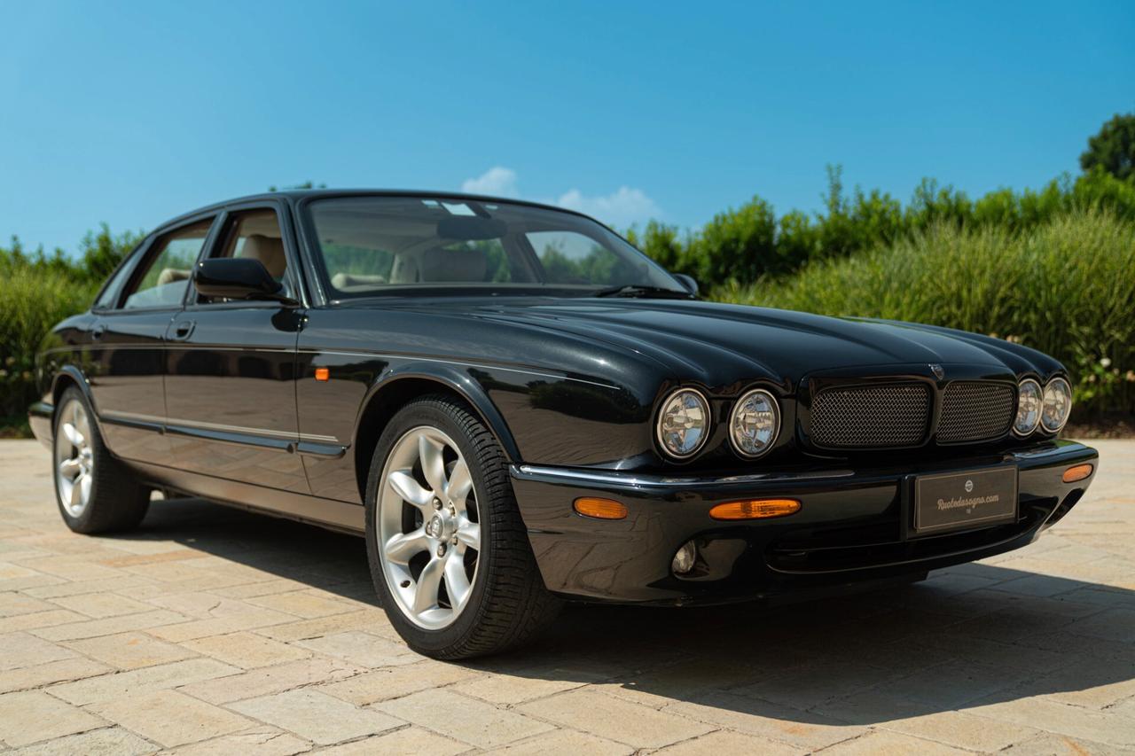 JAGUAR XJR - JAG00067