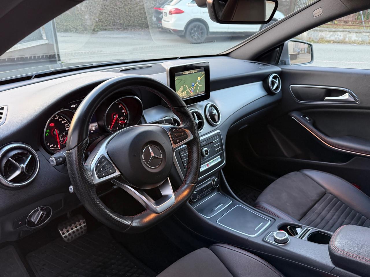 Mercedes-benz CLA 180 180d PREMIUM PACK RETROCAMERA SENSORI PELLE