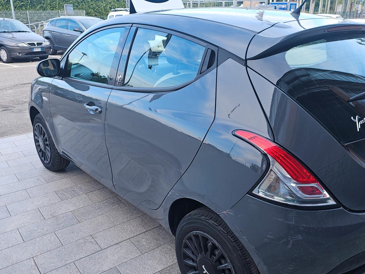 Lancia Ypsilon 0.9 TwinAir 85 CV 5 porte Metano Ecochic Gold