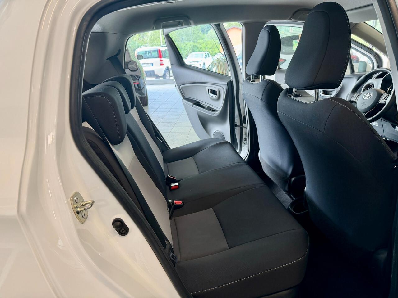 Toyota Yaris 1.5 Hybrid Active-CAMBIO AUTOMATICO-NEOPATENTATI-