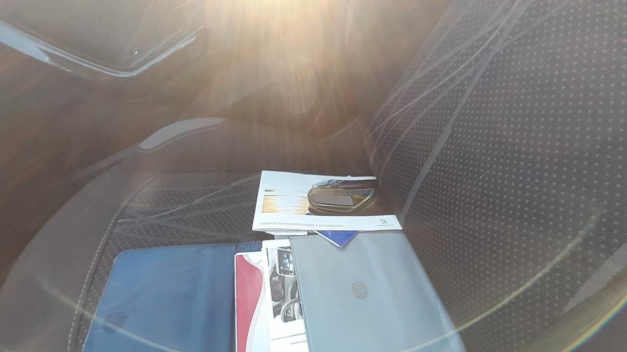 Peugeot 208 1.4 HDi 68 CV 5 porte Allure