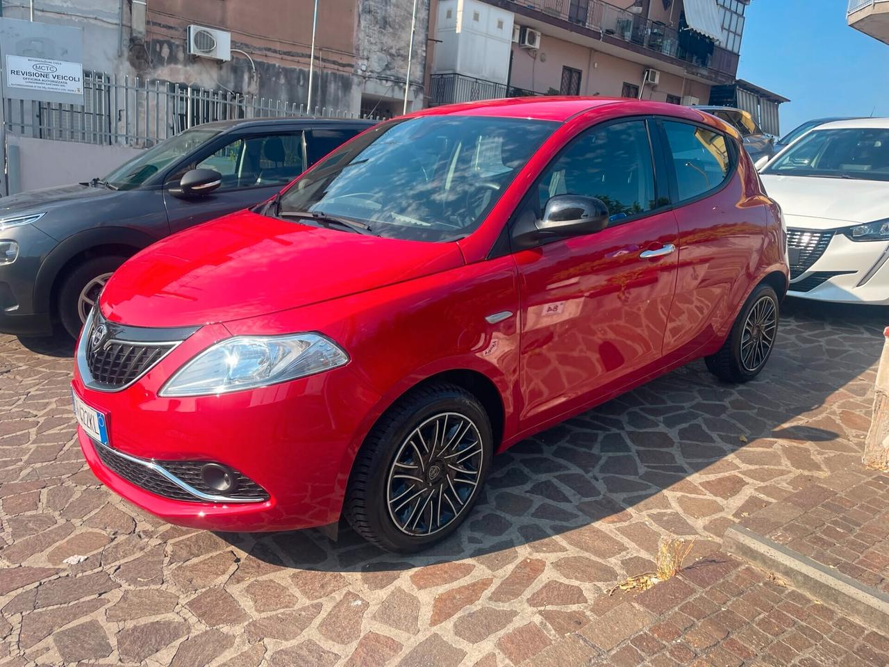 Lancia Ypsilon 1.0 FireFly 5 porte S&S Hybrid Gold