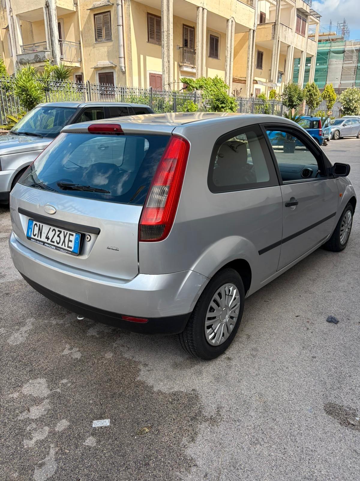 Ford Fiesta 1.2 16V 3P GHIA