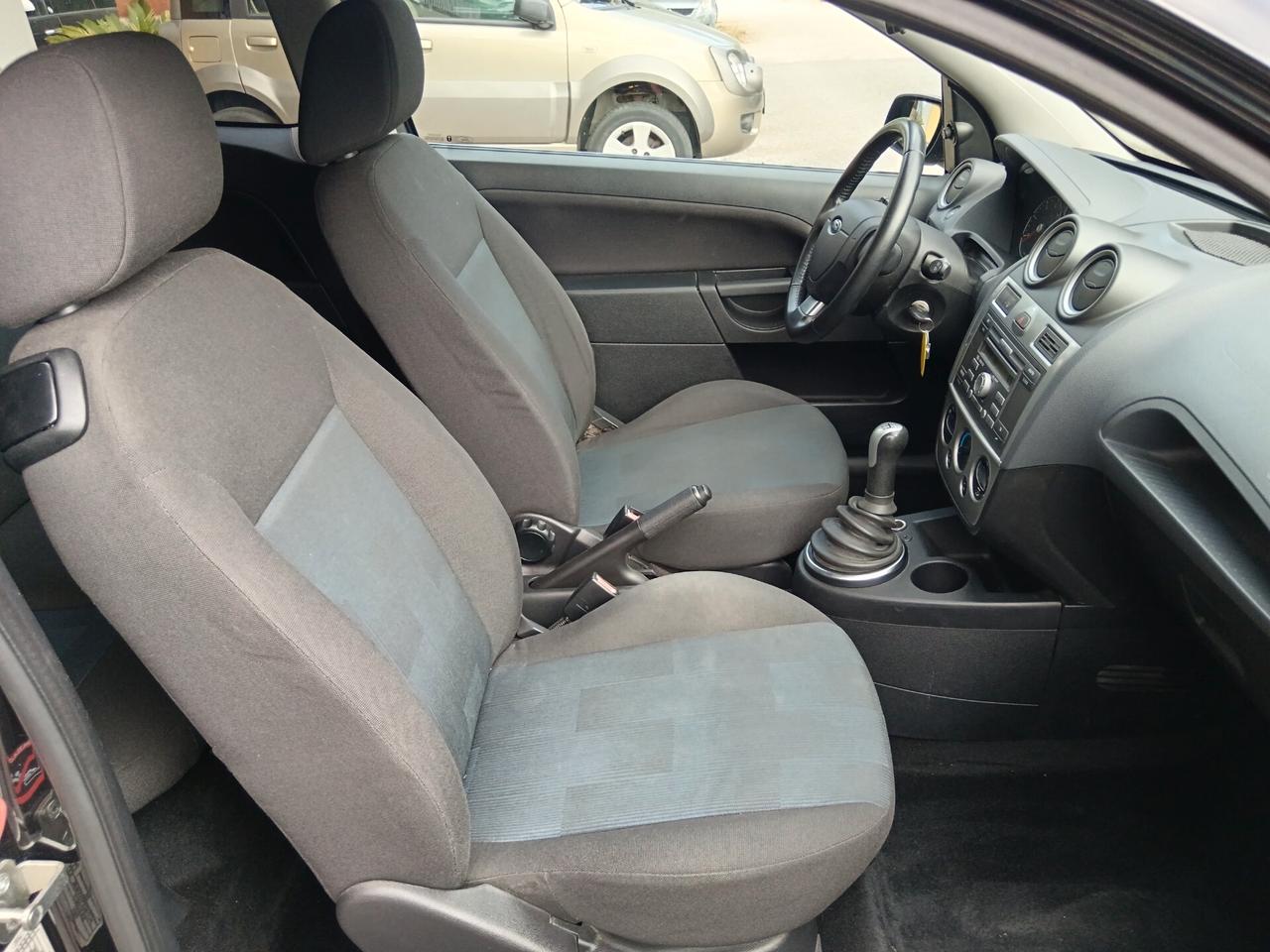 Ford Fiesta 1.4 TDCI 68CV TITANIUM NUOVISSIMA