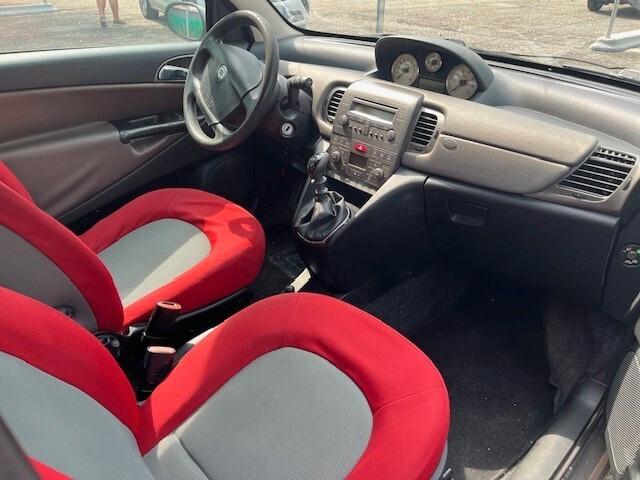 Lancia Ypsilon 1.4 16V Argento