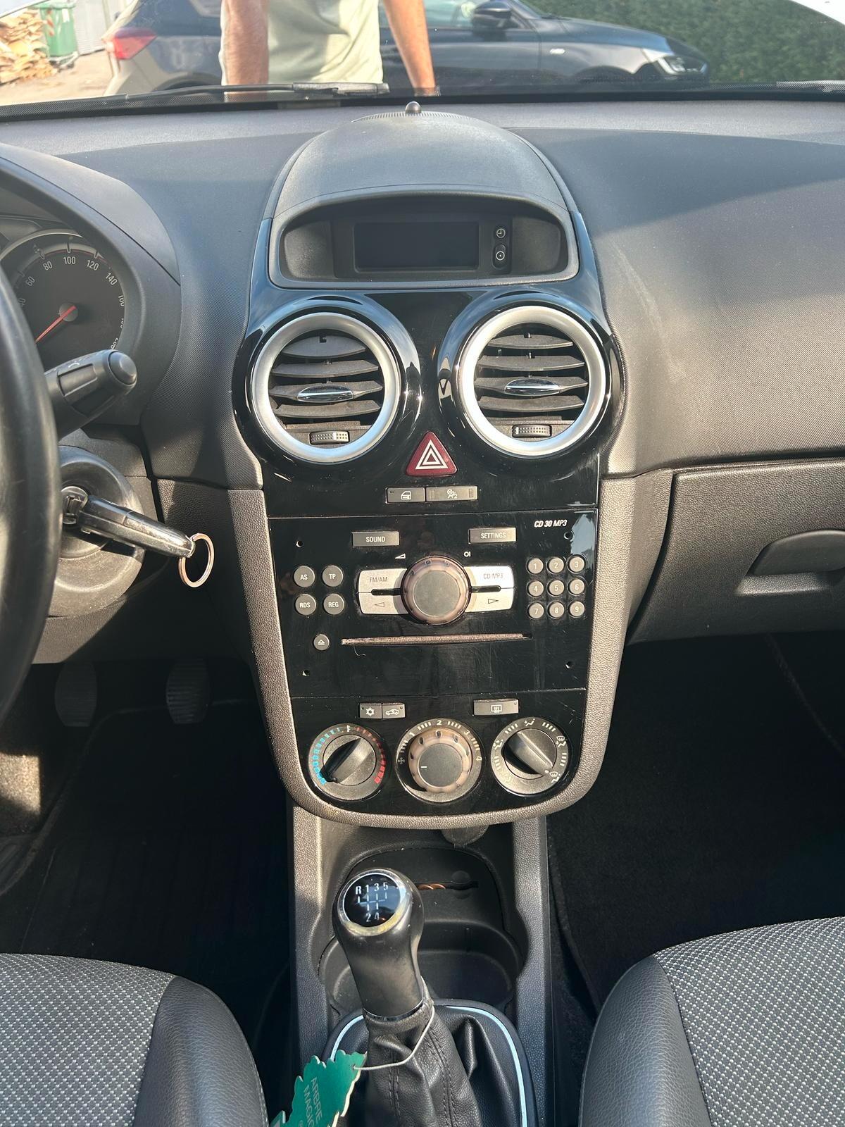 Opel Corsa 1.2 5 porte Cosmo