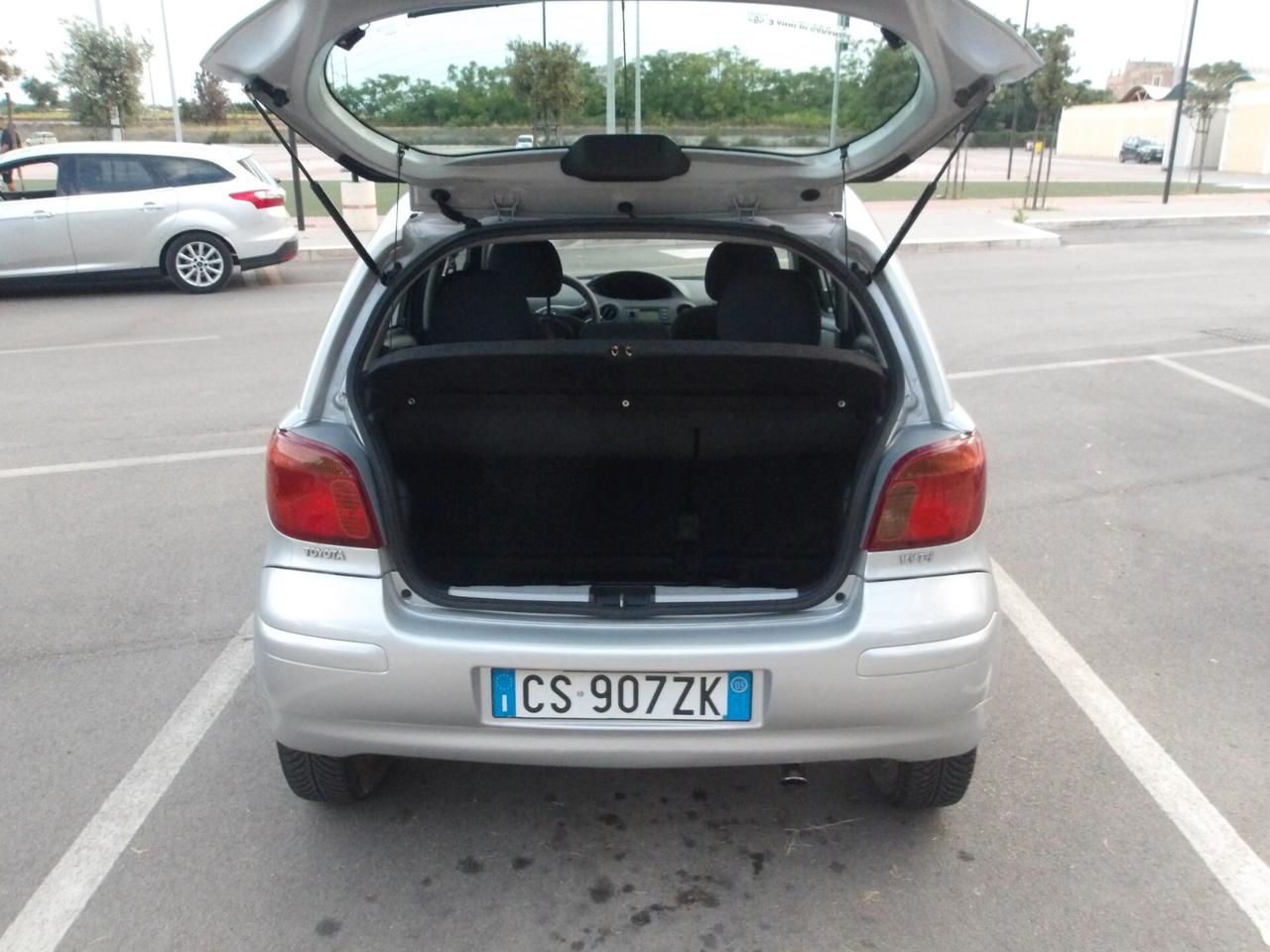TOYOTA YARIS 1.3 BENZ-2005