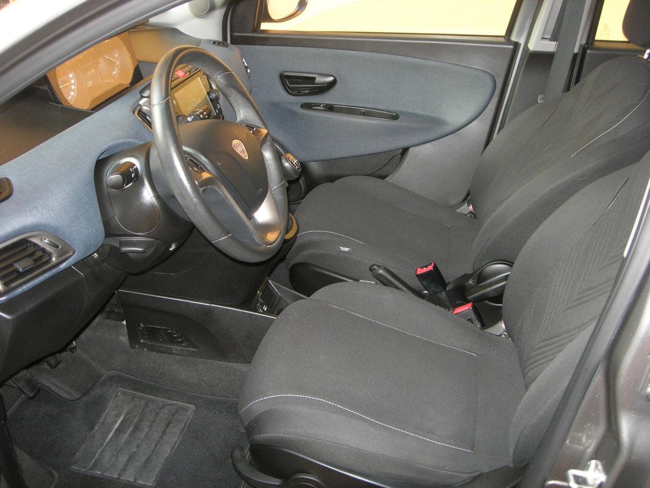 Lancia Ypsilon 1.0 FireFly 5 porte S&S Hybrid Gold