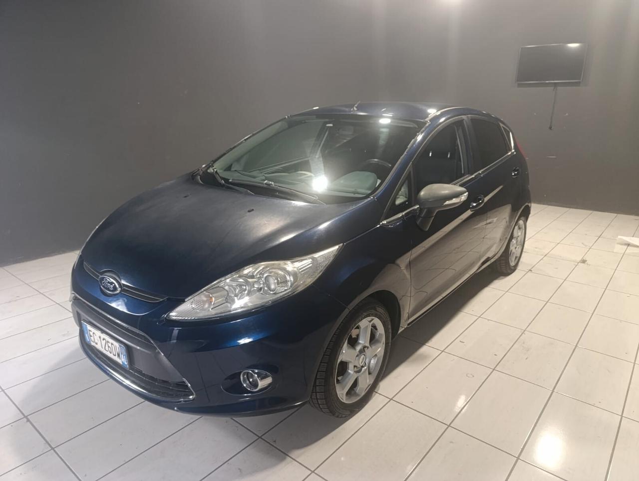 FORD FIESTA DEL 2011 1200 BENZINA ANCHE NEOPATENTATI