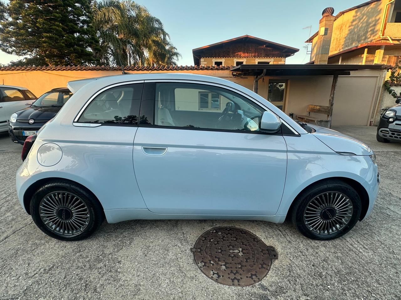 Fiat 500 500e Berlina 42 kWh La Prima