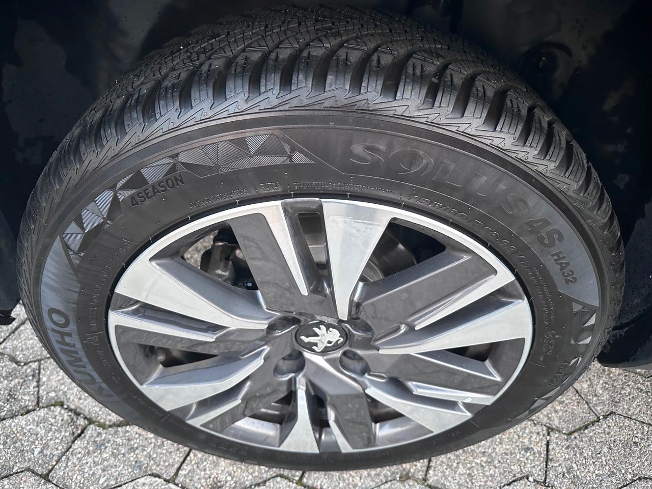 Peugeot 2008 PureTech 82 Allure*EURO6*28.000KM*