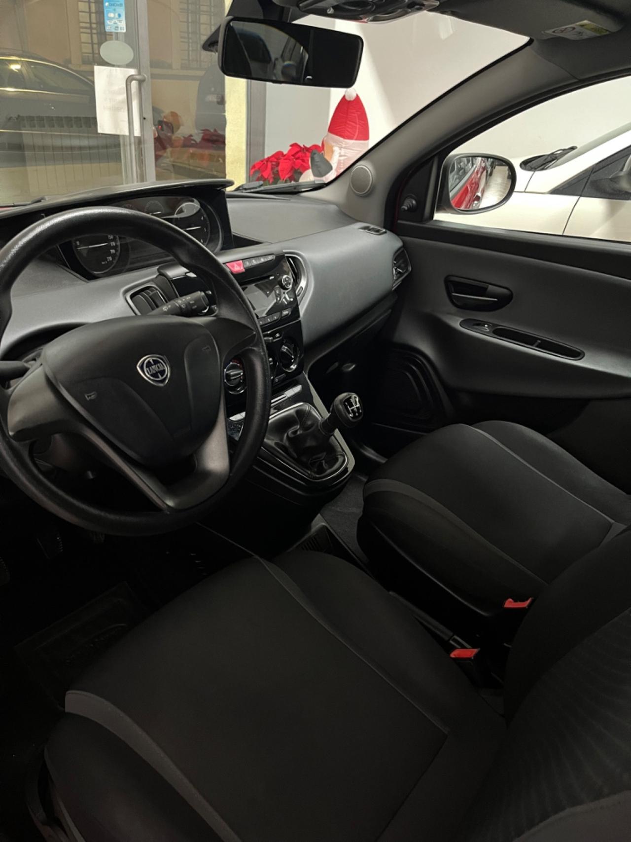 Lancia Ypsilon 1.3 MJT 16V 95 CV 5 porte