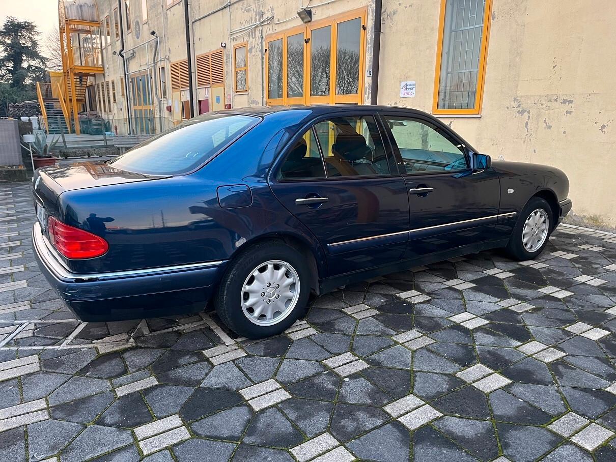 Mercedes-benz E 200 cat Elegance