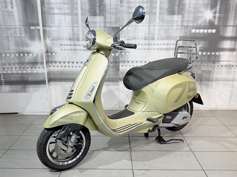 Piaggio Vespa Primavera 125 75th ABS