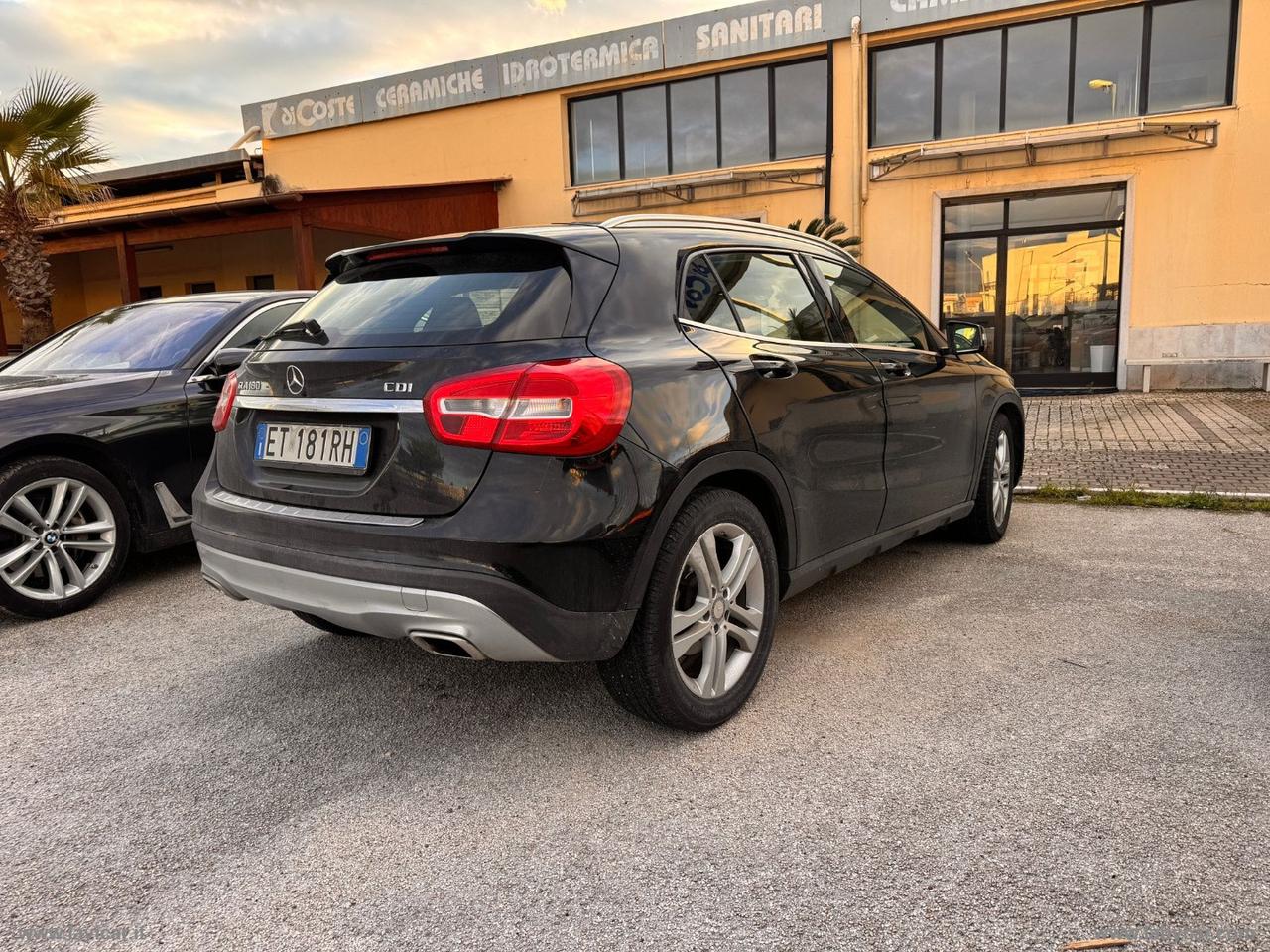 MERCEDES-BENZ GLA 180 d Premium