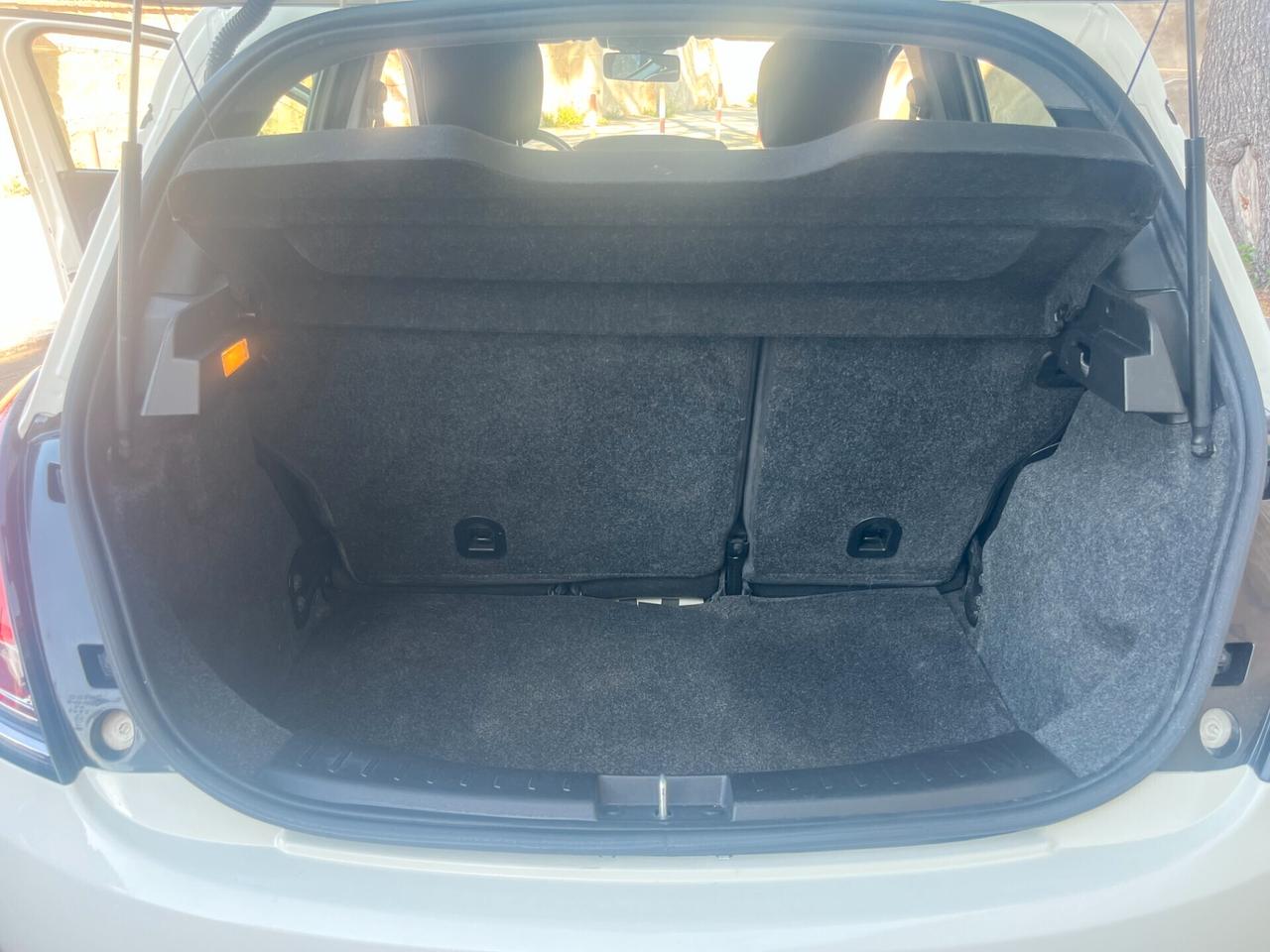 Lancia Ypsilon 1.2 69 CV 5 porte X NeoPatentati