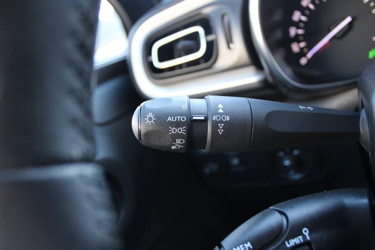 Citroen C3 1.2 puretech Shine s&s 110cv eat6 Con NAVIGATORE