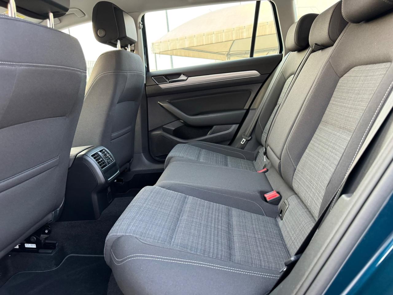 VOLKSWAGEN PASSAT 1.6 Tdi EVO Dsg - Led Navi