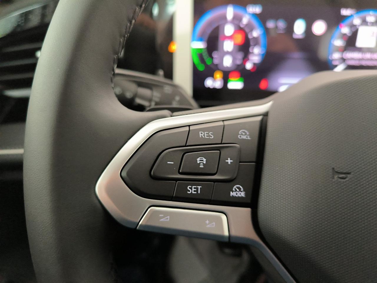 Volkswagen Passat 1.5 tsi ehybrid business 204cv dsg