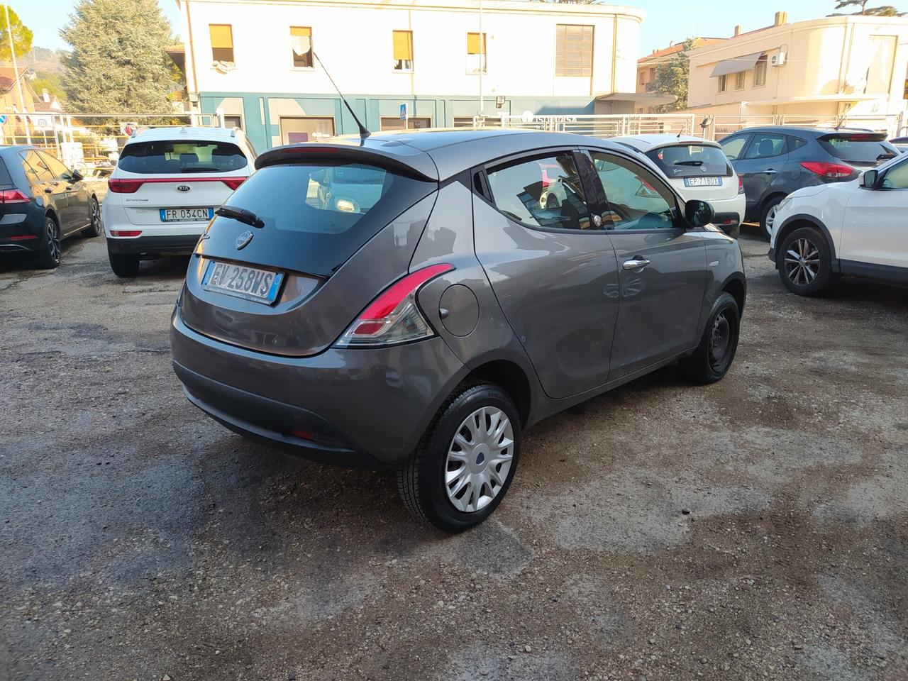 Lancia Ypsilon 0.9 TwinAir 85 CV 5 porte Metano Ecochic Silver Neopatentati