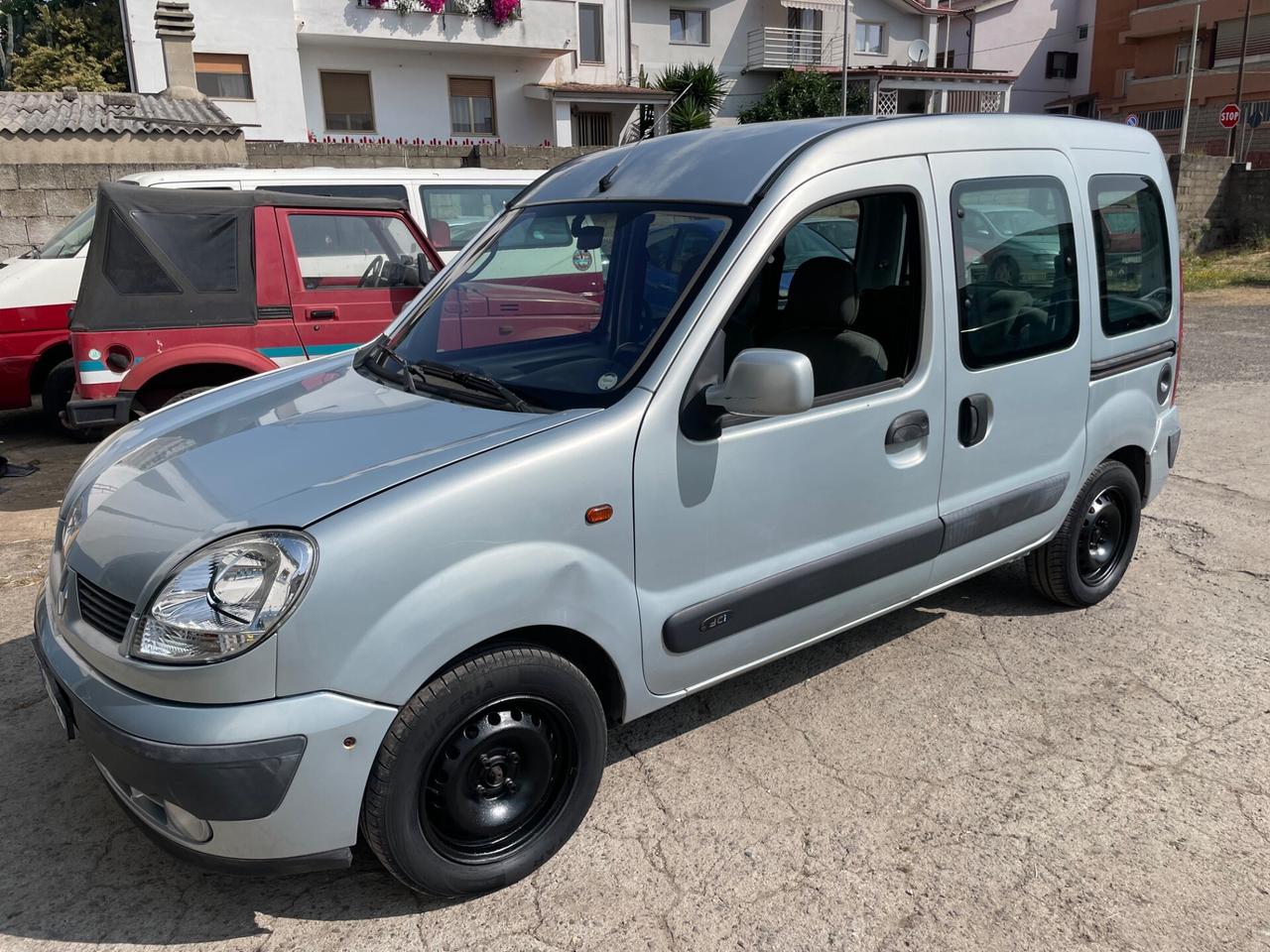 Renault Kangoo 1.5 dCi/82CV vetrato gancio traino