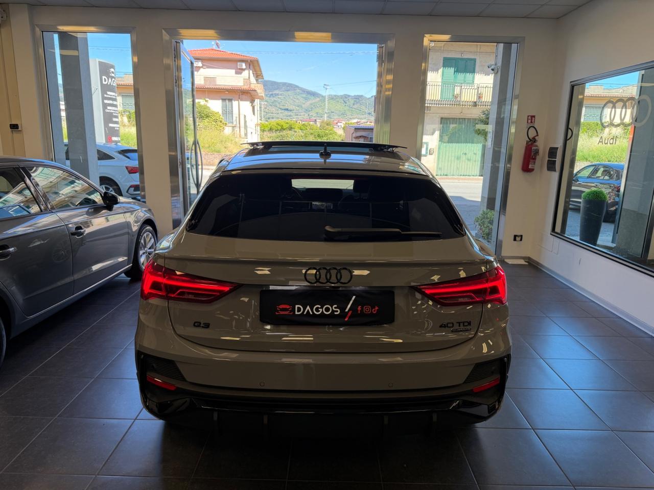 Audi Q3 SPB 40 TDI quattro S tronic Identity Black