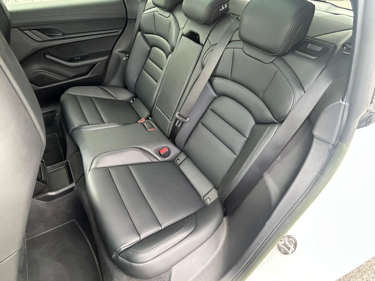 Porsche Taycan Sport Turismo Performance Battery Plus 5 posti