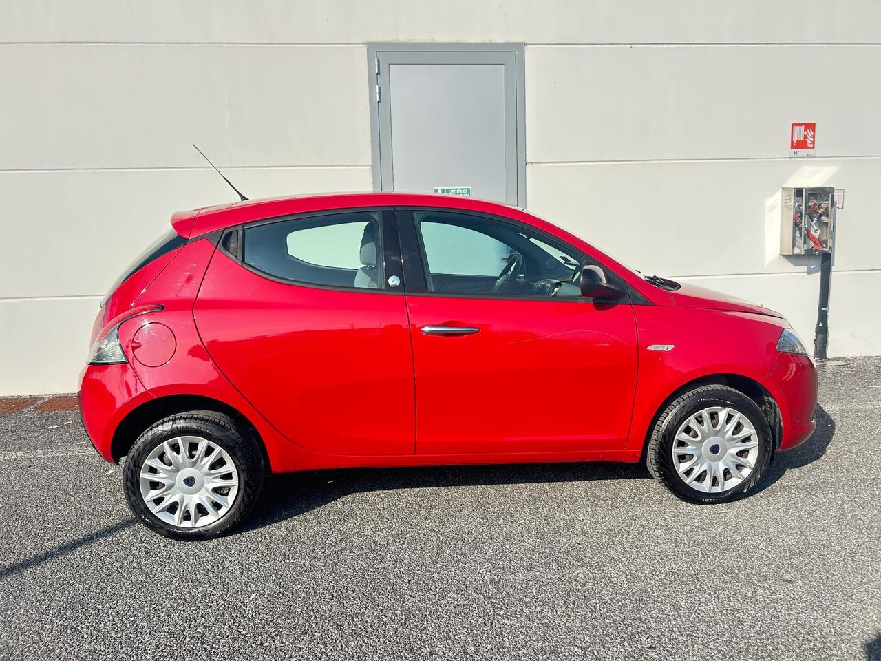 Lancia Ypsilon 0.9 TwinAir 85 CV 5 porte Metano Ecochic Gold